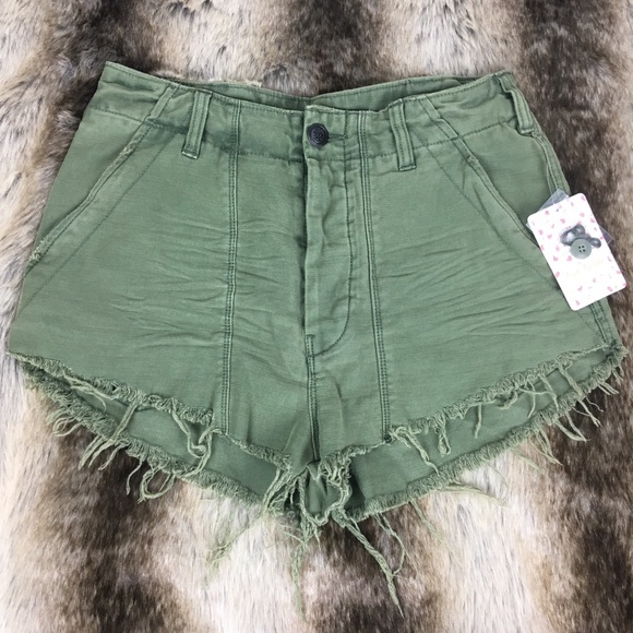 🛍 Free People Raw and Patched Short Moss NWT - Picture 3 of 7